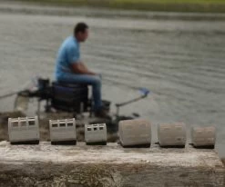 Cresta Plastic Cage Feeder -Visuitrusting Winkel cresta plastic cage feeder 3