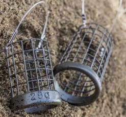 Distance Cage Feeders -Visuitrusting Winkel preston innovations distance cage feeders small 4